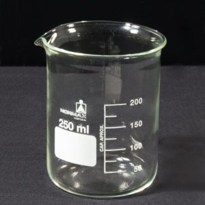 Copo em vidro com bico, forma baixa, 25 ml